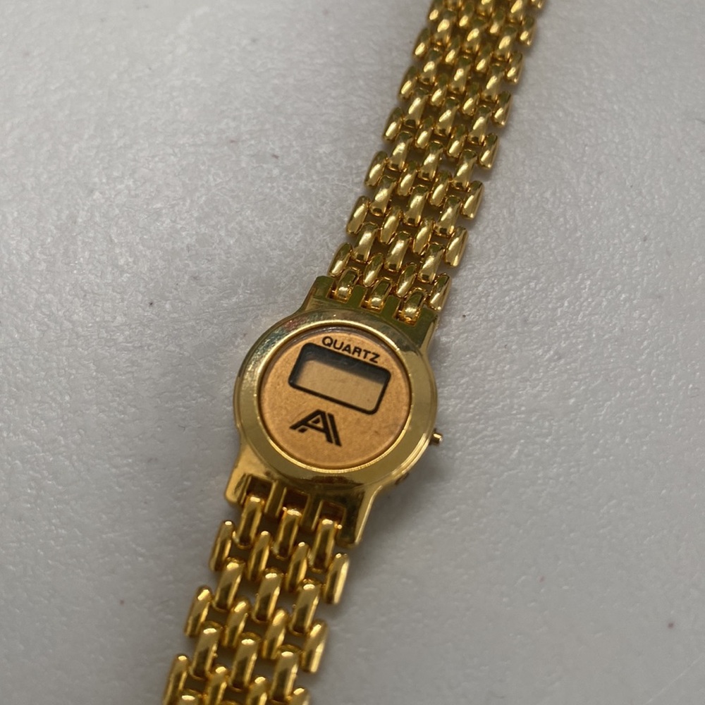 Gold watch in good condition